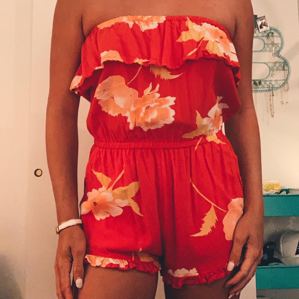 Flowery billabong romper!